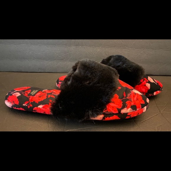 Victoria’s Secret Slippers size small - Picture 3 of 8